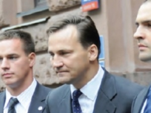 Sikorski przed sądem o wizycie w Smoleńsku: "Nie była to wizyta państwowa, a na pewno nie była oficjalna"