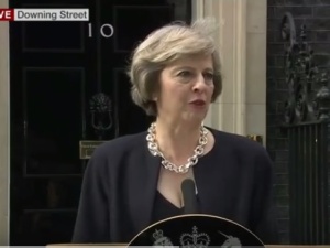 Theresa May gra vabank. Przedterminowe wybory będą się jej opłacać?