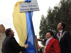 Biskup Antoni Adamiuk, opiekun „Solidarności”, ma w Opolu skwer