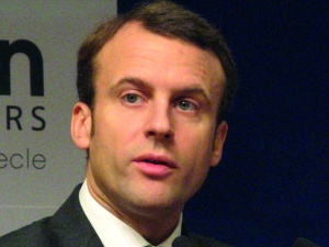 Macron tumani i przestrasza