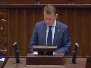 Białe róże w Sejmie. Błaszczak: Hańbą jest to, że na tej sali państwo popieracie przemoc