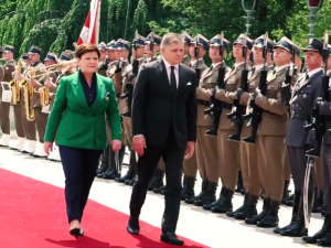 Spotkanie szefów rządu Polski i Słowacji. B. Szydło: dziś do stołu rozmów usiedli przyjaciele. Dziękuję