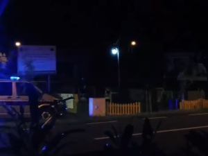 Policjant podczas interwencji kopnął leżącego? [video]