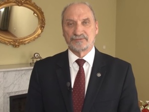 Min. Macierewicz: szkolenie wojskowe powinno wrócić do szkół najpóźniej od 2019r.