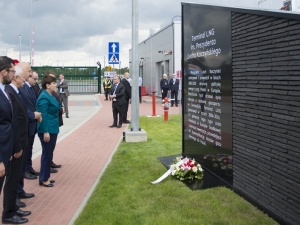 Premier Beata Szydło: Pierwszy transport gazu z USA do Polski będzie odnotowywany w podręcznikach