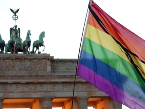 Niemcy: Bundestag przyznał homoseksualistom prawo do małżeństwa z adopcją dzieci