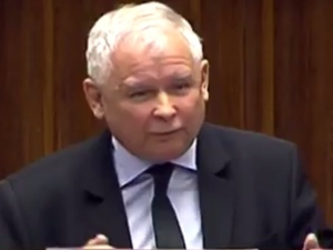 [video]: J. Kaczyński: zbrodnią Mariusza Błaszczaka jest to, że broni Polski przed otwarciem granic