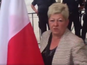 [video] Rozmowa Ryszarda Petru z kobietą na miesięcznicy. Internauci: "Pani zaorała Petru"