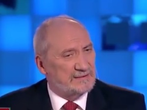 Min. Macierewicz: Tłum skandował „Wałęsa”, czyli nazwisko jednego z najniebezpieczniejszych agentów