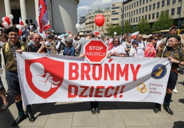 W Warszawie wyruszył Marsz dla Życia i Rodziny