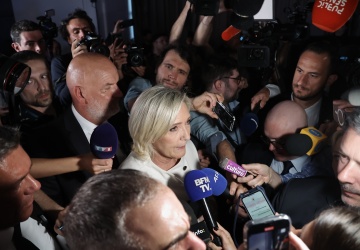 Zaskakujące wyniki exit poll we Francji. Marine Le Pen zabiera głos 