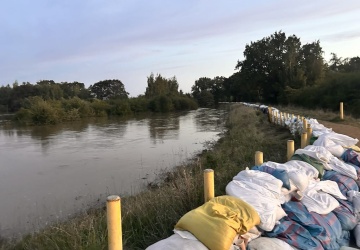 Powodzie w Polsce. Sołtys Trestna: nawet dzieci pomagały