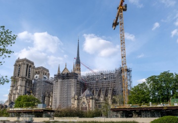 Francuzi w szoku: Macron zakazał fotografowania wnętrza Notre Dame 