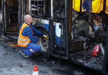 Pożar autobusu hybrydowego w Krakowie. Strażacy walczyli z ogniem blisko trzy godziny