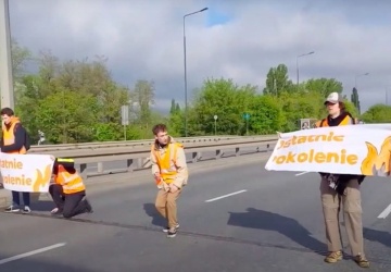 Oblały pomnik Syreny farbą. Aktywistki Ostatniego Pokolenia usłyszały zarzuty