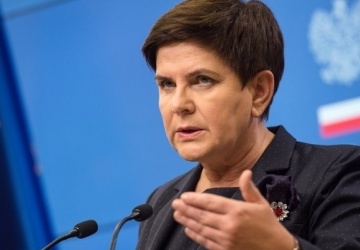 Szydło: Zła sytuacja gospodarstw domowych wzięła się z decyzji KE i PE