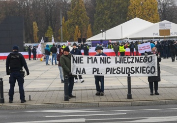 Prowokatorzy zakłócili uroczystość na pl. Piłsudskiego