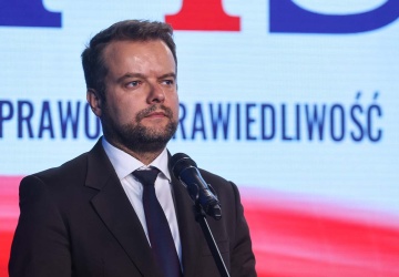 PKW odrzuciło sprawozdanie finansowe PiS. Bochenek: To element przygotowania do oszustwa w wyborach