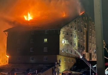 Pożar w narciarskim kurorcie. Ludzie wyskakiwali przez okna