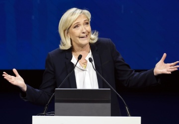 Marine Le Pen chce referendum ws. prawa ziemi