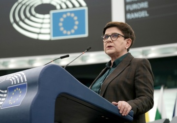 Tusk opowiada Polakom bzdury. Beata Szydło skrytykowała premiera ws. Paktu Migracyjnego