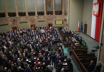 Polacy są coraz bardziej prawicowi? Jest nowy sondaż