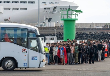 Niemcy zaczną do Polski zwozić imigrantów autobusami? Nerwowo w rządzie Tuska