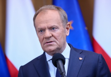 Tusk kłamał. Gazeta.pl: Polska musi wdrożyć pakt migracyjny