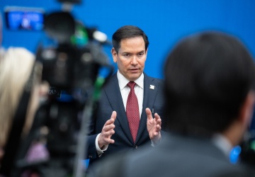 Marco Rubio zamyka biuro zajmujące się walką z obcą dezinformacją. W tle Polska