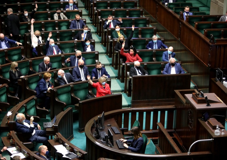 Sejm RP Sejm przyjął uchwałę wspierającą działania rządu w zakresie negocjacji budżetowych w UE 