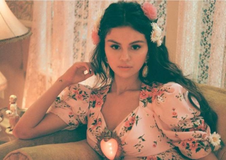 Selena Gomez Selena Gomez znowu śpiewa po hiszpańsku!