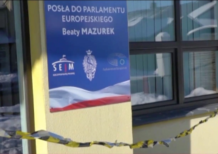  Atak na biuro wicepremiera i senatora PiS. Wulgarne napisy na oknach