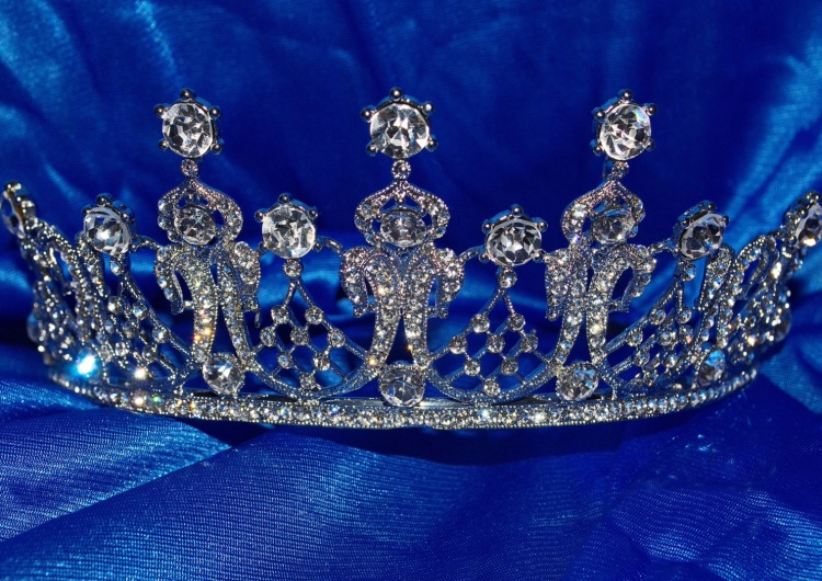 Tiara Mrs. Universe po zwycięstwie w konkursie: 