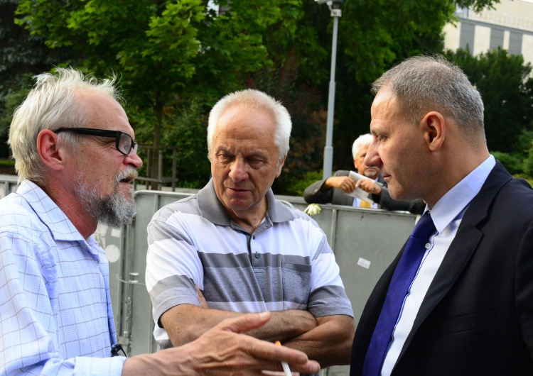 Tomasz Gutry [Nasza fotorelacja] Kasprzak. Kalisz. Niesiołowski. Protesty przed Sejmem i Pałacem Prezydenckim