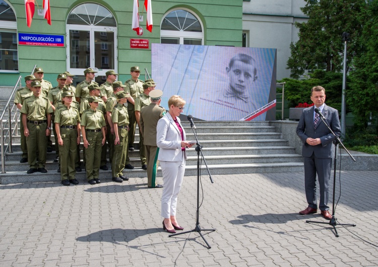 M. Żegliński Nowe paszporty bez Ostrej Bramy i Cmentarza Orląt Lwowskich. MSWiA ustąpiło Ukrainie i Litwie