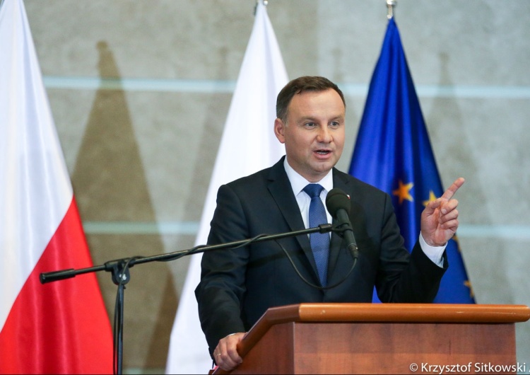 Krzyszof Sitkowski/KPRP [video] PAD:Fundamentem UE nie jest liberte, fraternite, egalite, a Niewiasta, a na jej skroniach wieniec