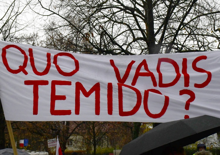 T. Gutry Protest pracowników sądów i prokuratur: "Bez nas wymiar sprawiedliwości nie istnieje!"