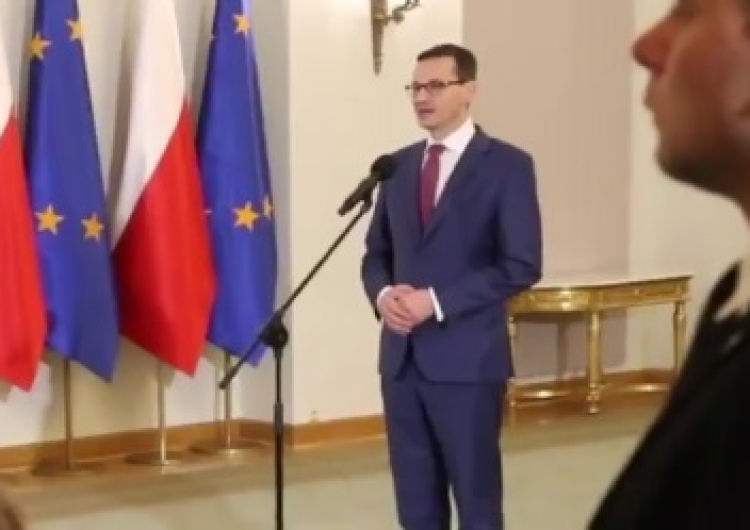 zrzut ekranu Mateusz Morawiecki podziękował Beacie Szydło: "Praca z panią premier Beatą Szydło to był dla mnie honor"