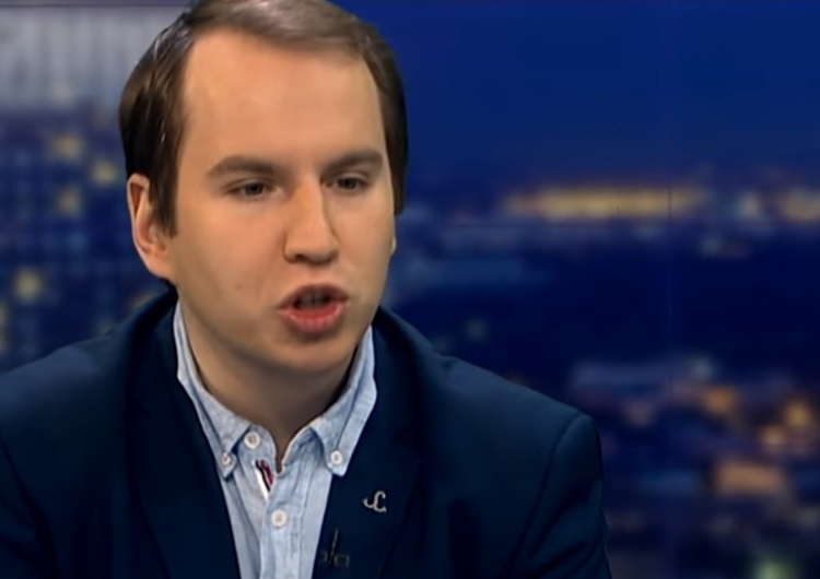  [video] Adam Andruszkiewicz: W IIIRP bardziej niż patriotą opłaca się być resortowym dzieckiem