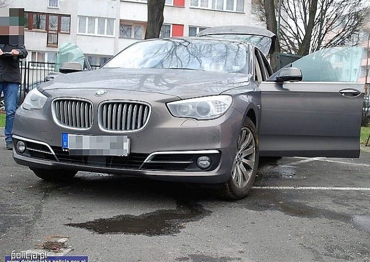  Chcieli ratować kierowcę, tymczasem w garażu odkryli skradzione BMW warte 200 tys. złotych