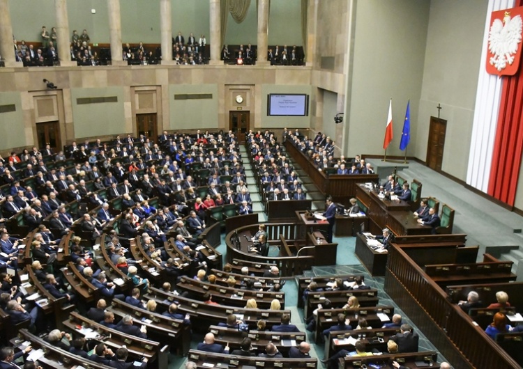  [NOWY SONDAŻ]: PiS 44 proc., PO 14 proc.