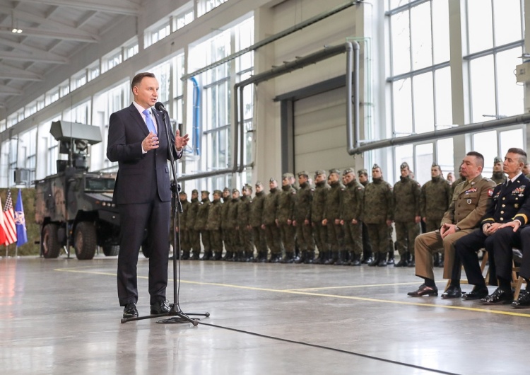  Andrzej Duda: Dziękuję Antoniemu Macierewiczowi. To on przystąpił do tego niezwykle ambitnego zadania