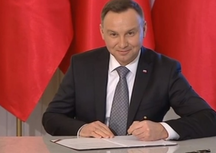  Prezydent Andrzej Duda  podpisał ustawę o e-receptach