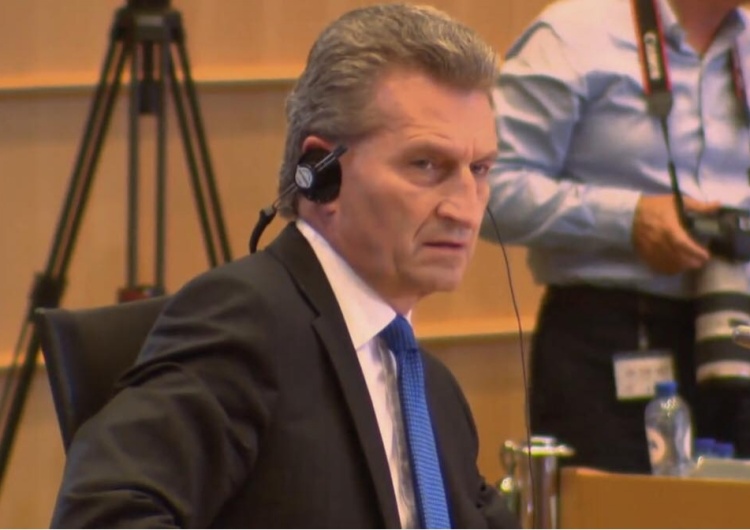  Günther Oettinger: Chcemy, by w przyszłym budżecie UE jako warunek zapisano przestrzeganie praworządności