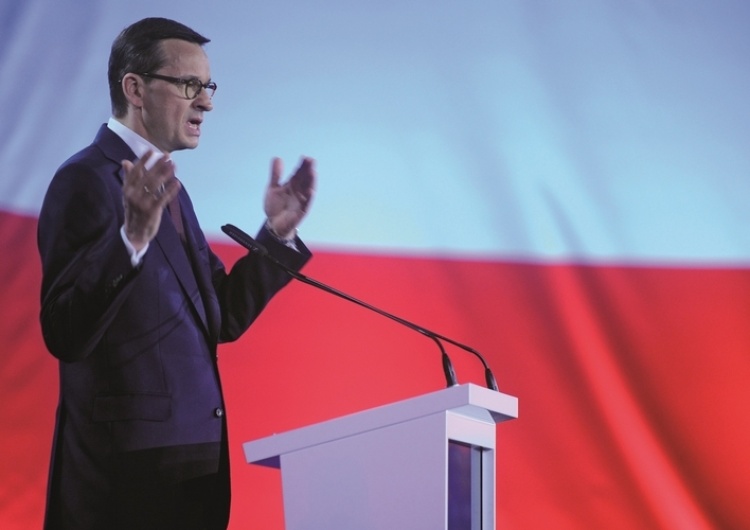  Pięć celnych ciosów. Polacy wysoko ocenili „piątkę Morawieckiego”