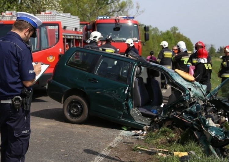  Tragiczne wyprzedzanie. W wyniku fatalnego błędu kierowcy zginęły 4 osoby