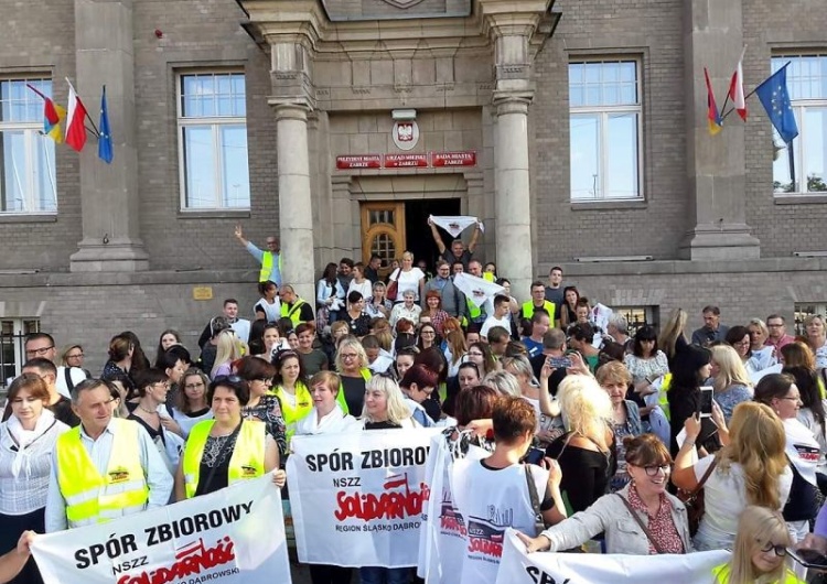  Solidarność pomocy społecznej w Zabrzu protestuje, bo nieraz zarabiają mniej niż dostają ich podopieczni