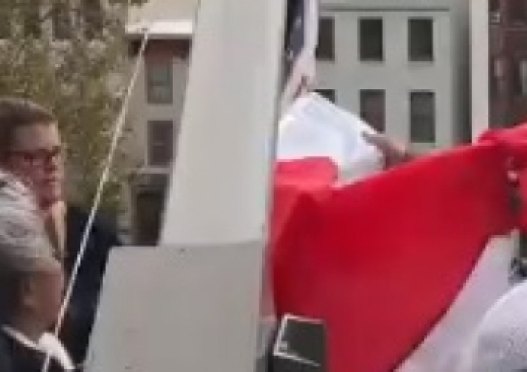  [video] Na budynku rady miasta Jersey City zawisła polska flaga