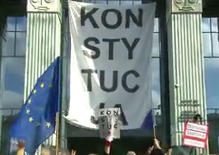  Baner „Konstytucja” zniknął z gmachu Sądu Najwyższego