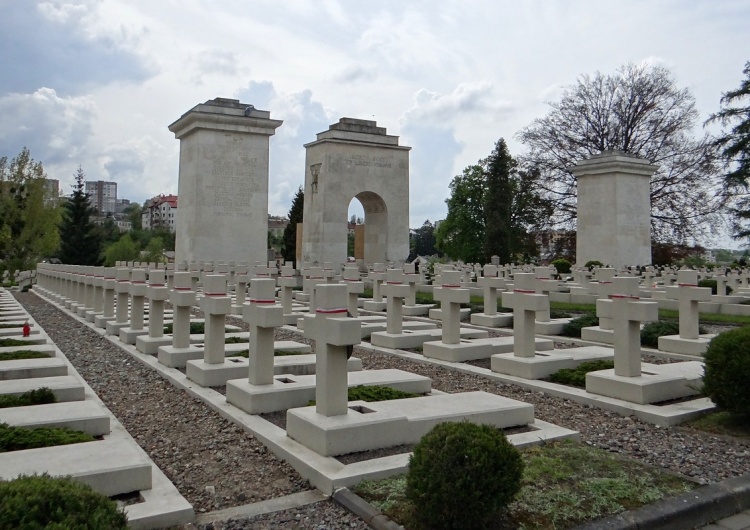  Elżbieta Połomska: Memento mori – refleksje po śmierci kolejnego celebryty